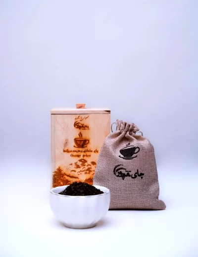 بسته‌بندی چوبی حکاکی‌شده چای سلطنتی سریلانکا برند تقی‌پور با طراحی سنتی